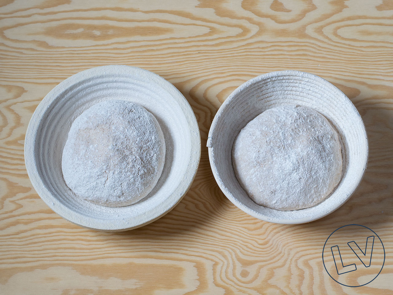 Brot im Gärkorb zu Beginn der Stückgare