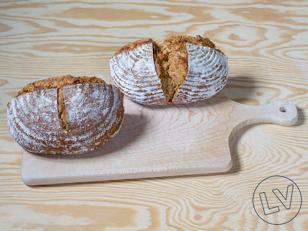 Brotbacken zuhause mit Gärkörben aus Peddigrohr und Holzschliff