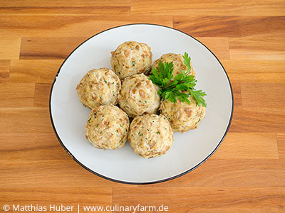 Bayerische Semmelknödel aus altem Weißbrot